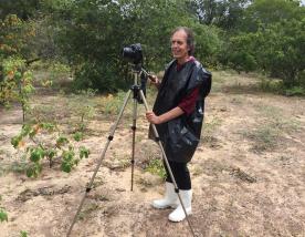 yann beauvais fotografando para o filme "Derrubada Não!" , 01/07/2017